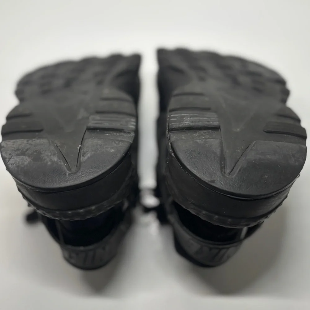 Nike Air Huarache Youth 7Y Triple Black Sneakers